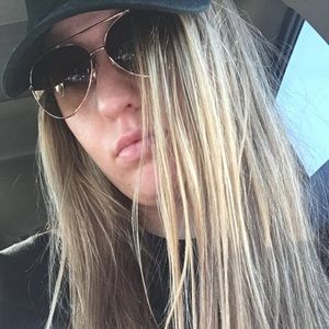 Meet your Posher, Alexis